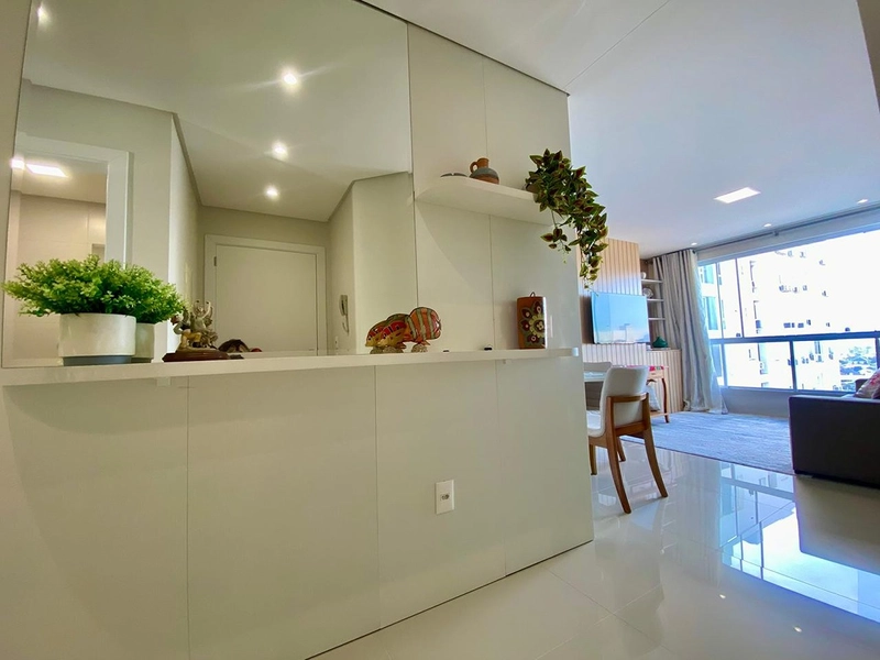 BAIRRO NAVEGANTES! 2 SUÍTES!PENÚLTIMO ANDAR! NOVO!: 2ª foto da galeria de imagens do imóvel