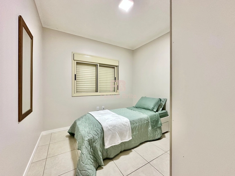 SACADA DE FRENTE PARA AVENIDA.: 6ª foto da galeria de imagens do imóvel