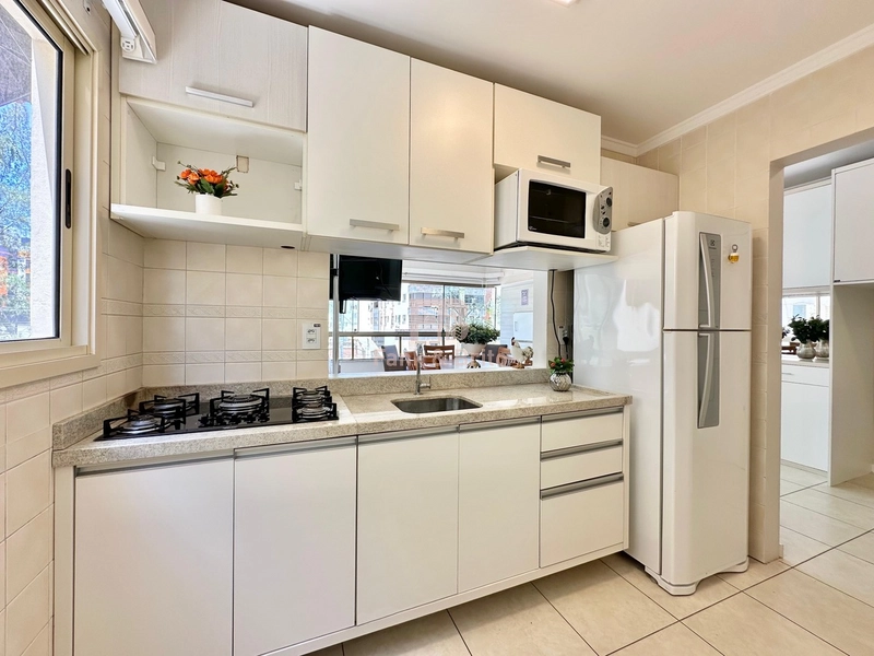 SACADA DE FRENTE PARA AVENIDA.: 3ª foto da galeria de imagens do imóvel