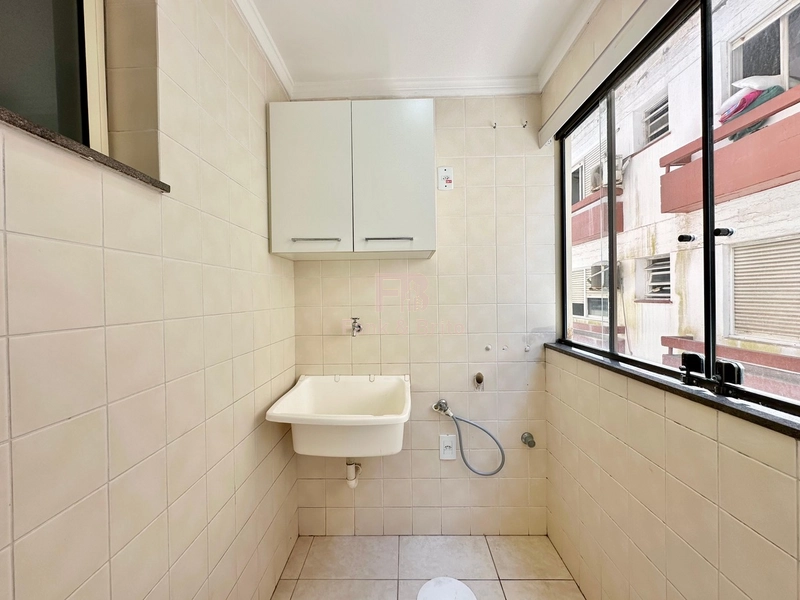 SACADA DE FRENTE PARA AVENIDA.: 8ª foto da galeria de imagens do imóvel