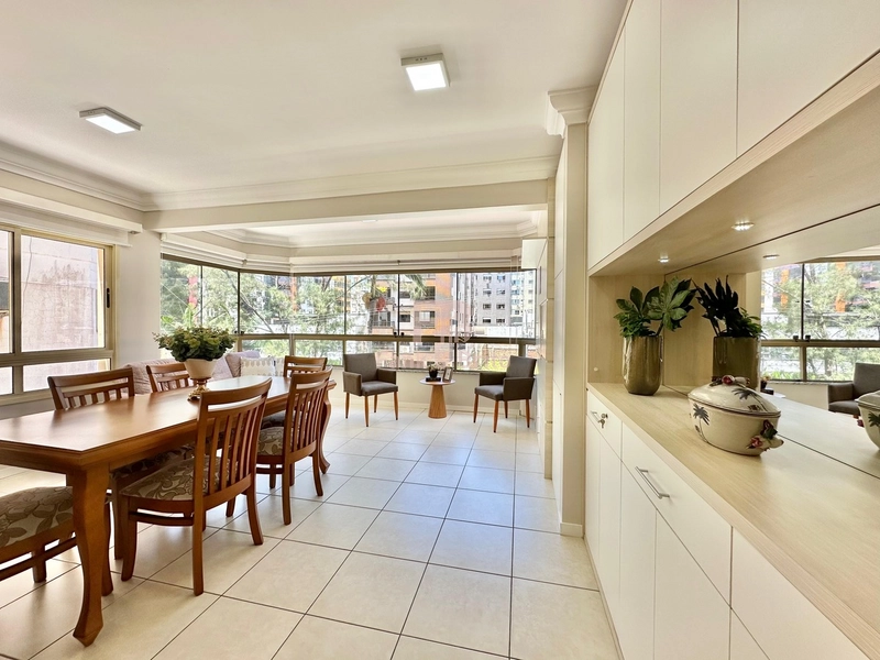 SACADA DE FRENTE PARA AVENIDA.: 1ª foto da galeria de imagens do imóvel