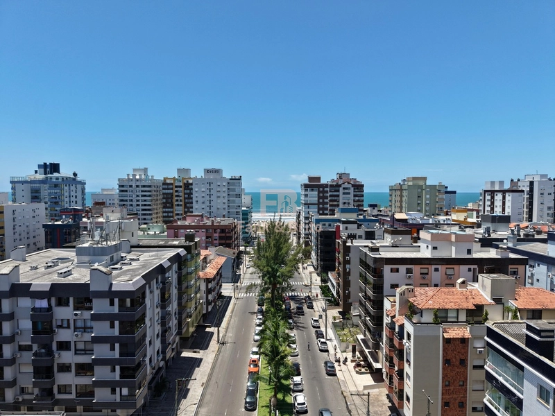SACADA DE FRENTE PARA AVENIDA.: 16ª foto da galeria de imagens do imóvel