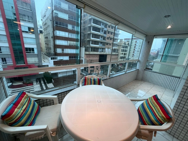 JUNTO A PRAÇA FLAVIO BOIANOVISK! SACADA DE FRENTE COM CHURRASQUEIRA: 2ª foto da galeria de imagens do imóvel