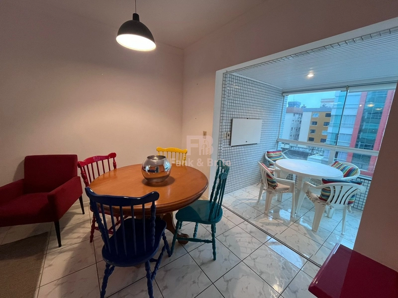 JUNTO A PRAÇA FLAVIO BOIANOVISK! SACADA DE FRENTE COM CHURRASQUEIRA: 8ª foto da galeria de imagens do imóvel