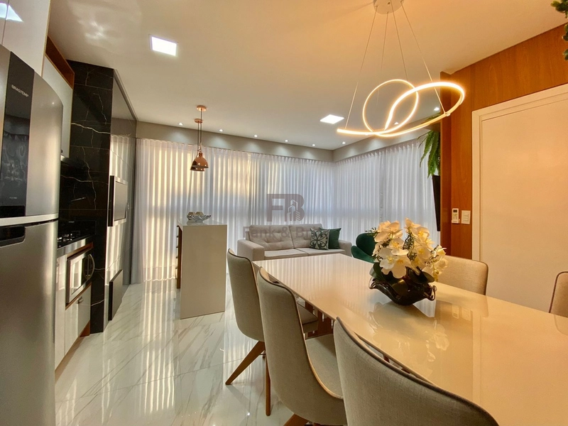 VENDE APARTAMENTO FINAMENTE MOBILIADO E DECORADO: 2ª foto da galeria de imagens do imóvel