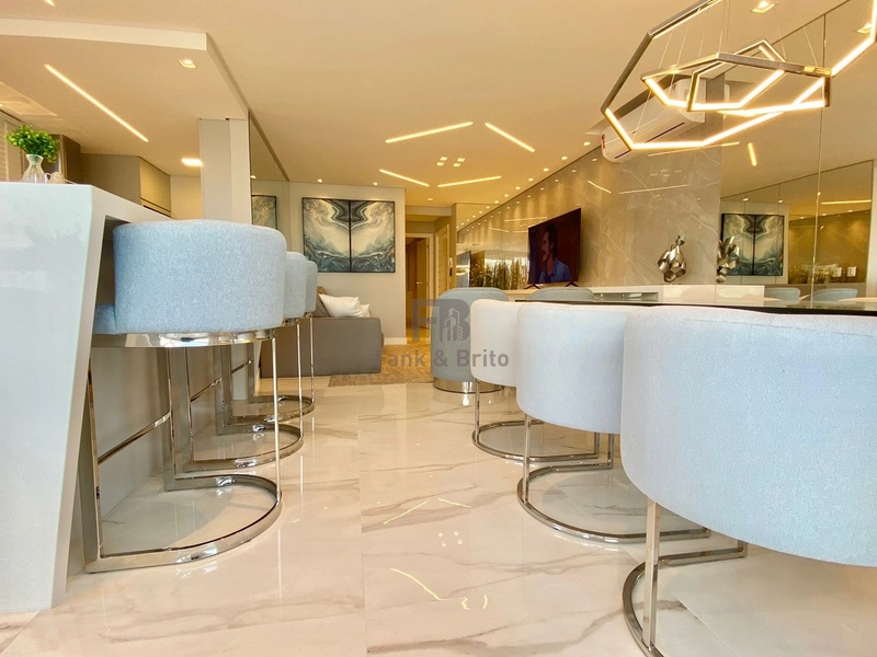 VENDE APARTAMENTO COM SACADA DE FRENTE COM VISTA PARA O MAR E SERRA: 8ª foto da galeria de imagens do imóvel