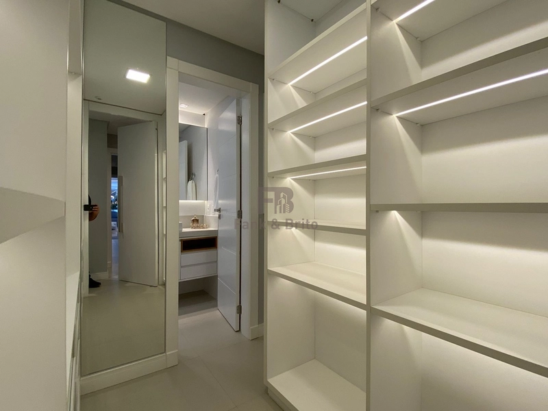 VENDE APARTAMENTO COM SACADA DE FRENTE COM VISTA PARA O MAR E SERRA: 13ª foto da galeria de imagens do imóvel