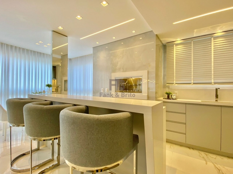 VENDE APARTAMENTO COM SACADA DE FRENTE COM VISTA PARA O MAR E SERRA: 17ª foto da galeria de imagens do imóvel