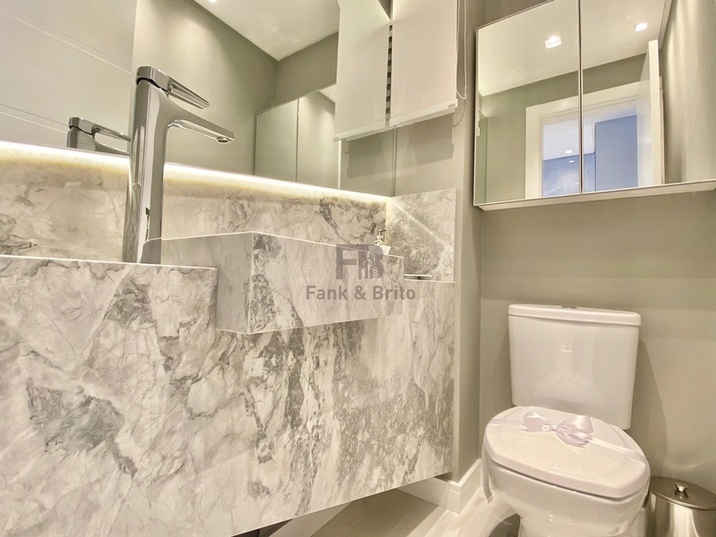 VENDE APARTAMENTO COM SACADA DE FRENTE COM VISTA PARA O MAR E SERRA: 1ª foto da galeria de imagens do imóvel