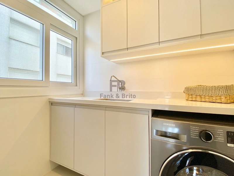 VENDE APARTAMENTO COM SACADA DE FRENTE COM VISTA PARA O MAR E SERRA: 15ª foto da galeria de imagens do imóvel