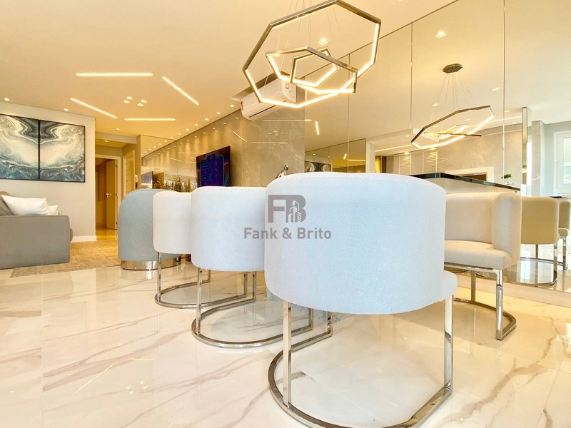 VENDE APARTAMENTO COM SACADA DE FRENTE COM VISTA PARA O MAR E SERRA: 2ª foto da galeria de imagens do imóvel