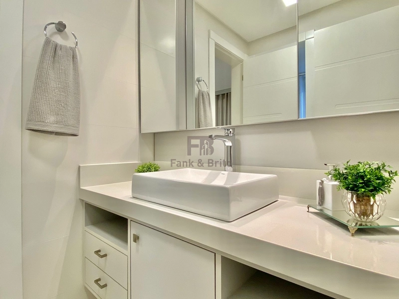 VENDE APARTAMENTO COM SACADA DE FRENTE COM VISTA PARA O MAR E SERRA: 24ª foto da galeria de imagens do imóvel