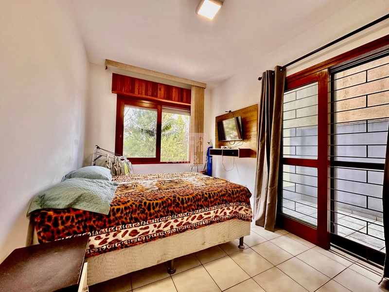 SACADA DE FRENTE PARA A PRAÇA DA FLÁVIO BOIANÓVSKI.: 16ª foto da galeria de imagens do imóvel