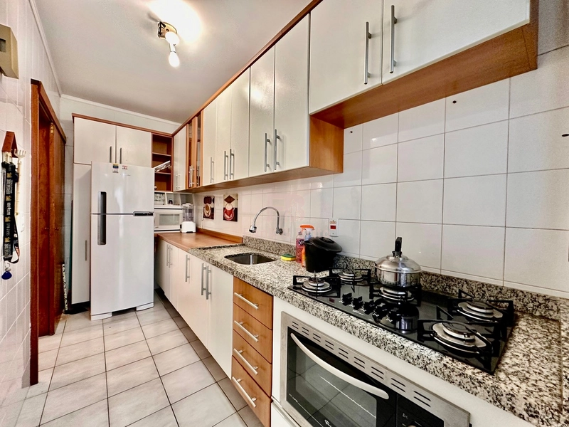 SACADA DE FRENTE PARA A PRAÇA DA FLÁVIO BOIANÓVSKI.: 28ª foto da galeria de imagens do imóvel