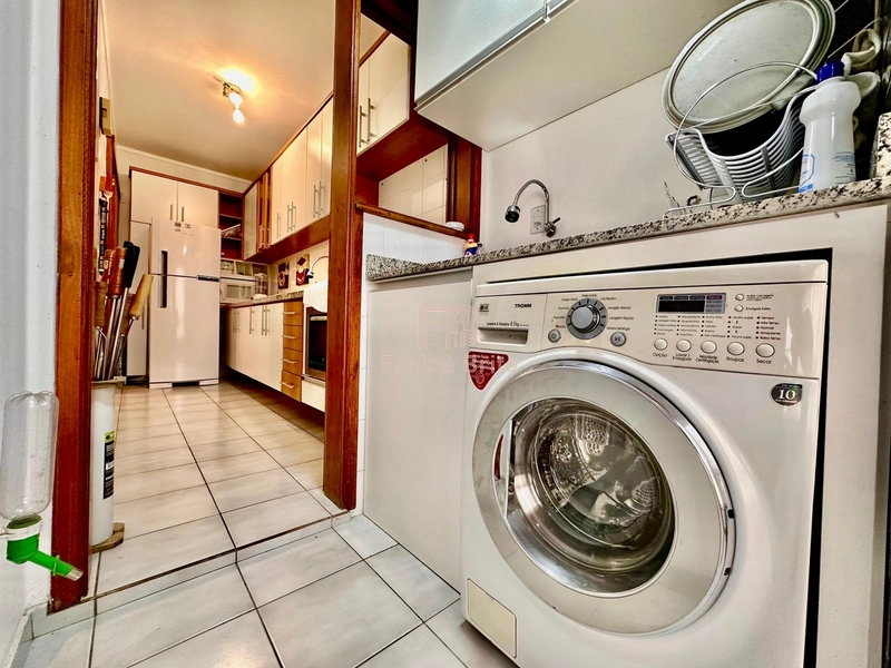 SACADA DE FRENTE PARA A PRAÇA DA FLÁVIO BOIANÓVSKI.: 23ª foto da galeria de imagens do imóvel