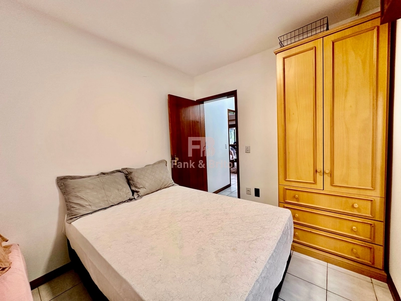 SACADA DE FRENTE PARA A PRAÇA DA FLÁVIO BOIANÓVSKI.: 17ª foto da galeria de imagens do imóvel