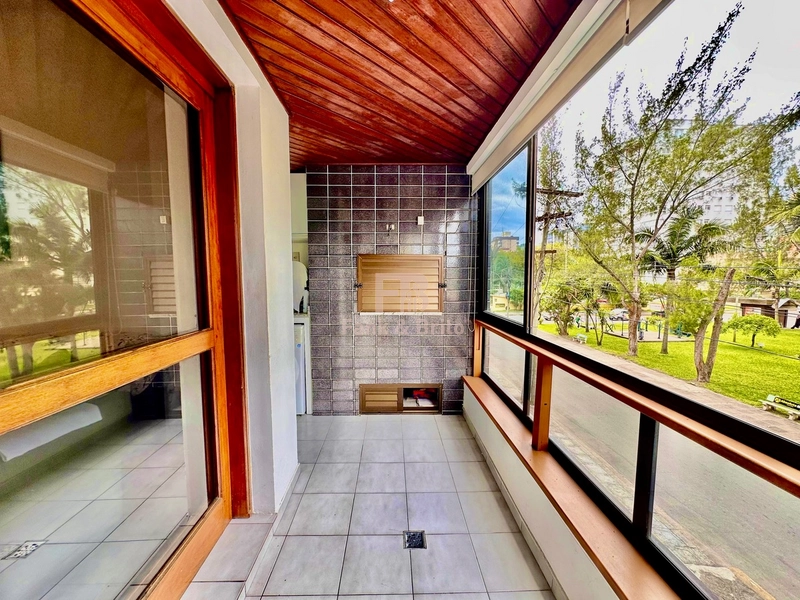 SACADA DE FRENTE PARA A PRAÇA DA FLÁVIO BOIANÓVSKI.: 24ª foto da galeria de imagens do imóvel