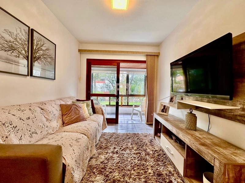 SACADA DE FRENTE PARA A PRAÇA DA FLÁVIO BOIANÓVSKI.: 4ª foto da galeria de imagens do imóvel