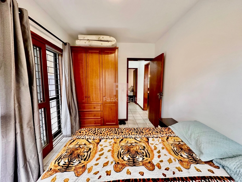 SACADA DE FRENTE PARA A PRAÇA DA FLÁVIO BOIANÓVSKI.: 14ª foto da galeria de imagens do imóvel