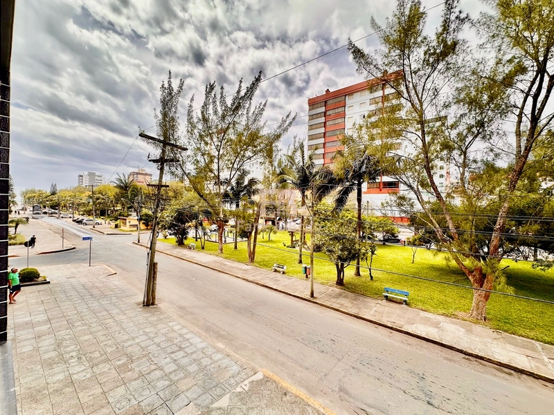 SACADA DE FRENTE PARA A PRAÇA DA FLÁVIO BOIANÓVSKI.: 26ª foto da galeria de imagens do imóvel