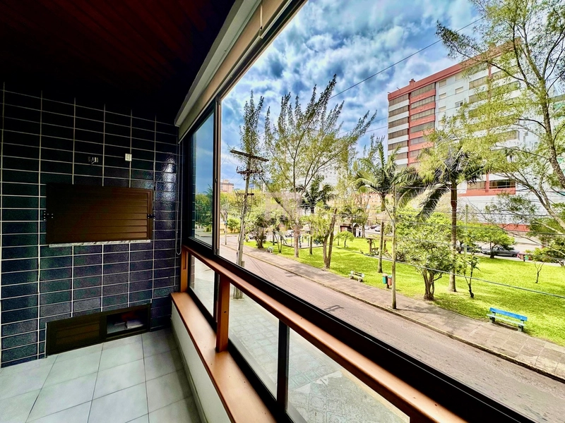 SACADA DE FRENTE PARA A PRAÇA DA FLÁVIO BOIANÓVSKI.: 2ª foto da galeria de imagens do imóvel