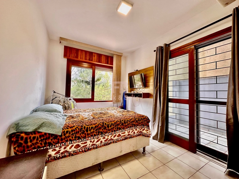 SACADA DE FRENTE PARA A PRAÇA DA FLÁVIO BOIANÓVSKI.: 15ª foto da galeria de imagens do imóvel