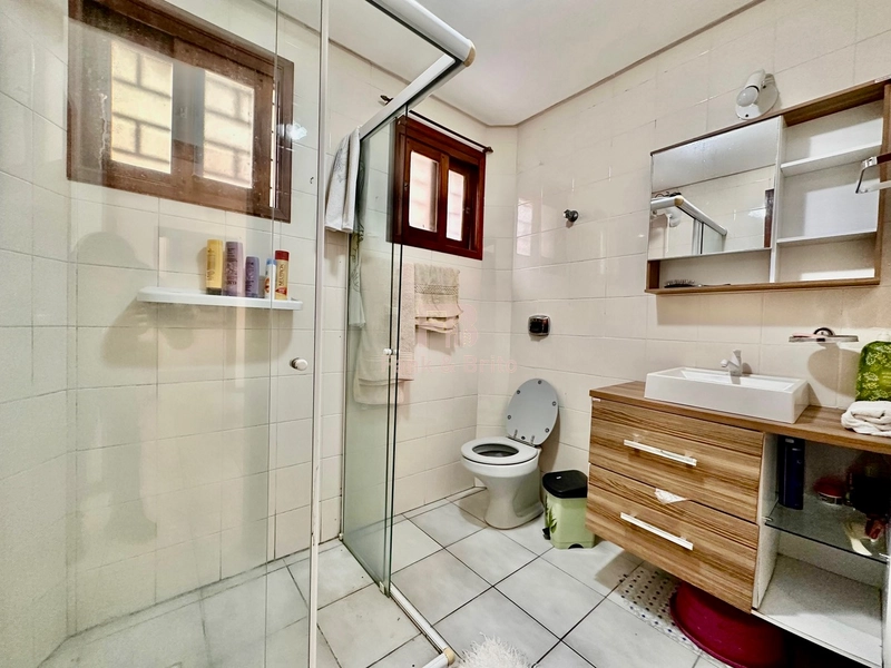 SACADA DE FRENTE PARA A PRAÇA DA FLÁVIO BOIANÓVSKI.: 20ª foto da galeria de imagens do imóvel