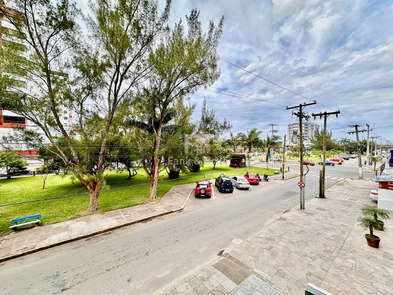 SACADA DE FRENTE PARA A PRAÇA DA FLÁVIO BOIANÓVSKI.: 25ª foto da galeria de imagens do imóvel