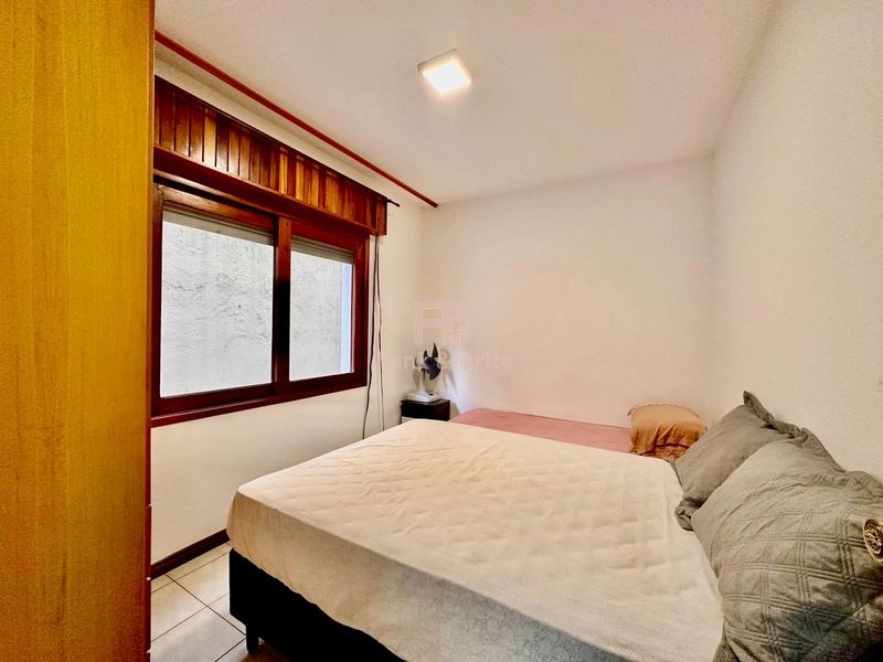 SACADA DE FRENTE PARA A PRAÇA DA FLÁVIO BOIANÓVSKI.: 19ª foto da galeria de imagens do imóvel