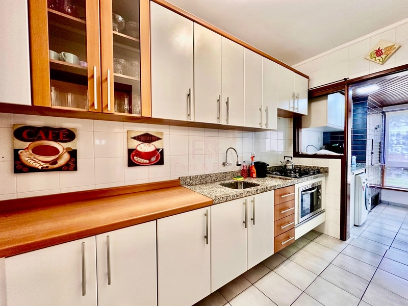 SACADA DE FRENTE PARA A PRAÇA DA FLÁVIO BOIANÓVSKI.: 27ª foto da galeria de imagens do imóvel