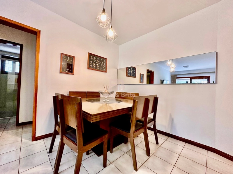 SACADA DE FRENTE PARA A PRAÇA DA FLÁVIO BOIANÓVSKI.: 10ª foto da galeria de imagens do imóvel