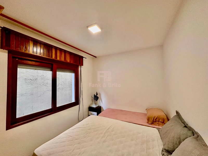 SACADA DE FRENTE PARA A PRAÇA DA FLÁVIO BOIANÓVSKI.: 18ª foto da galeria de imagens do imóvel