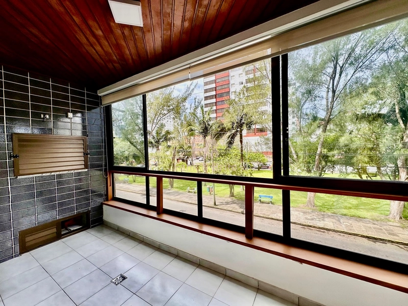 SACADA DE FRENTE PARA A PRAÇA DA FLÁVIO BOIANÓVSKI.: 30ª foto da galeria de imagens do imóvel