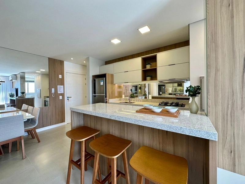 VENDE AMPLO APARTAMENTO FINAMENTE MOBILIADO E DECORADO: 8ª foto da galeria de imagens do imóvel