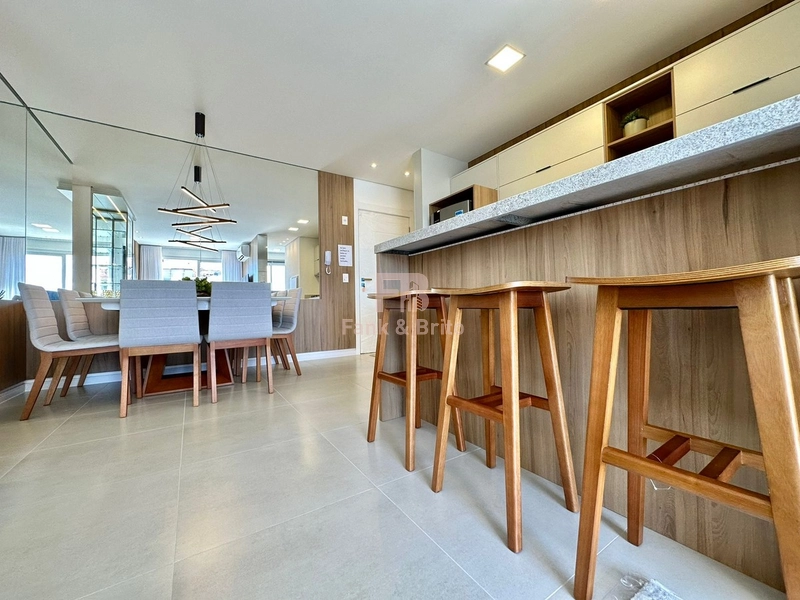 VENDE AMPLO APARTAMENTO FINAMENTE MOBILIADO E DECORADO: 4ª foto da galeria de imagens do imóvel