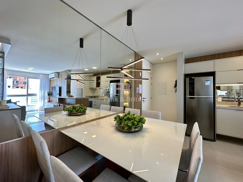 VENDE AMPLO APARTAMENTO FINAMENTE MOBILIADO E DECORADO: 7ª foto da galeria de imagens do imóvel