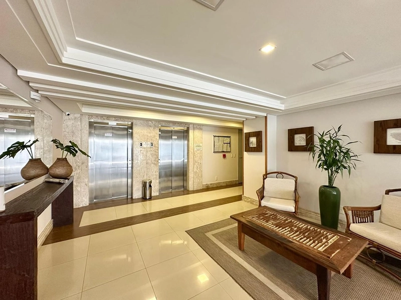 Apartamento à venda próximo ao mar com vista para a praça!: 2ª foto da galeria de imagens do imóvel