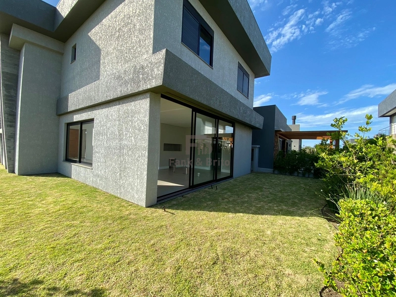 CASA A VENDA EM CONDOMINIO FECHADO: 1ª foto da galeria de imagens do imóvel