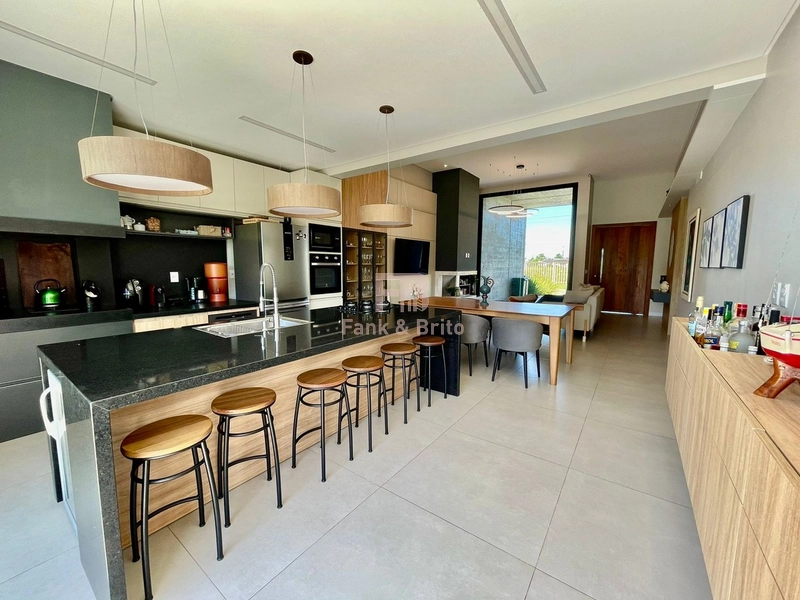 FINAMENTE MOBILIADA E DECORADA, BEIRA LAGO!: 2ª foto da galeria de imagens do imóvel