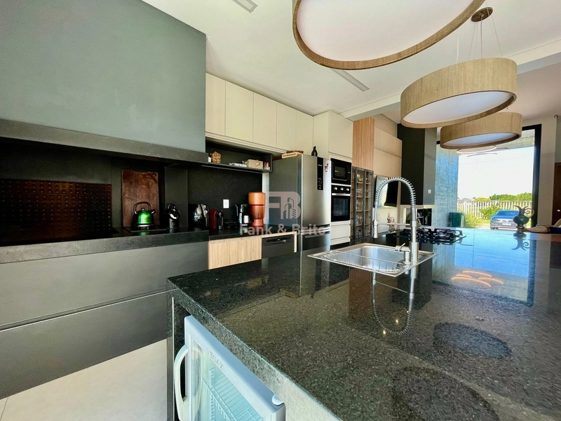 FINAMENTE MOBILIADA E DECORADA, BEIRA LAGO!: 11ª foto da galeria de imagens do imóvel