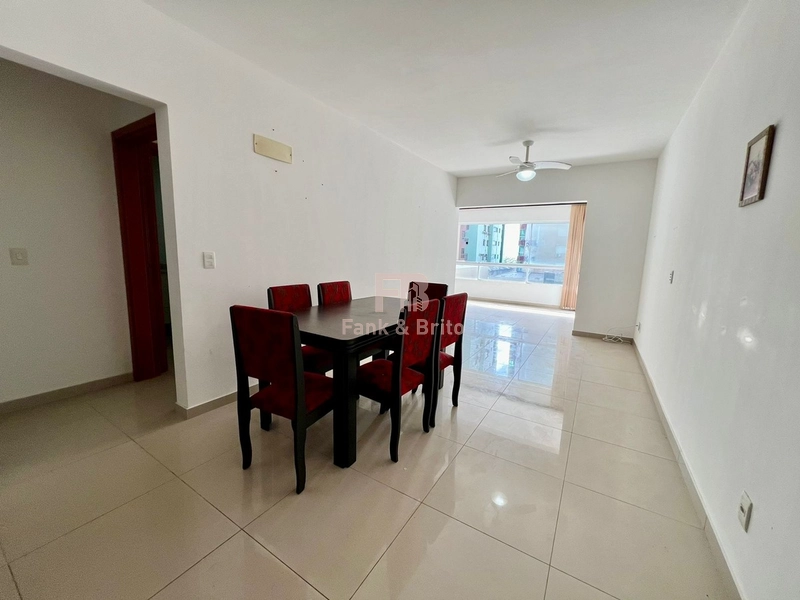 Sacada de frente com sol da manhã.: 7ª foto da galeria de imagens do imóvel