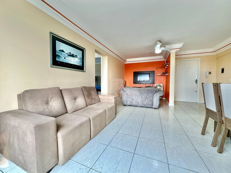 FRENTE AVENIDA, 05 QUADRAS DO MAR.: 1ª foto da galeria de imagens do imóvel