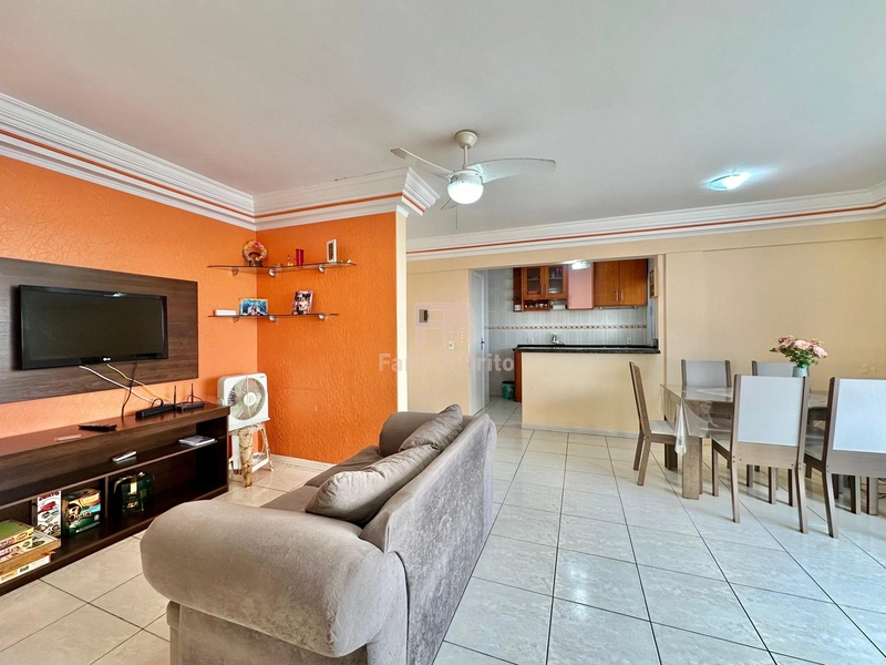 FRENTE AVENIDA, 05 QUADRAS DO MAR.: 3ª foto da galeria de imagens do imóvel