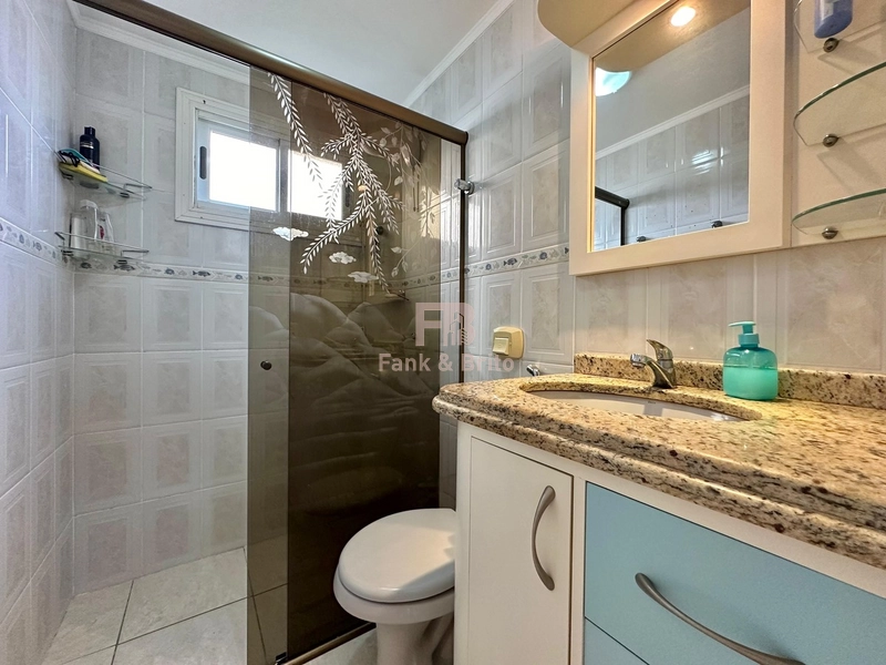 FRENTE AVENIDA, 05 QUADRAS DO MAR.: 16ª foto da galeria de imagens do imóvel