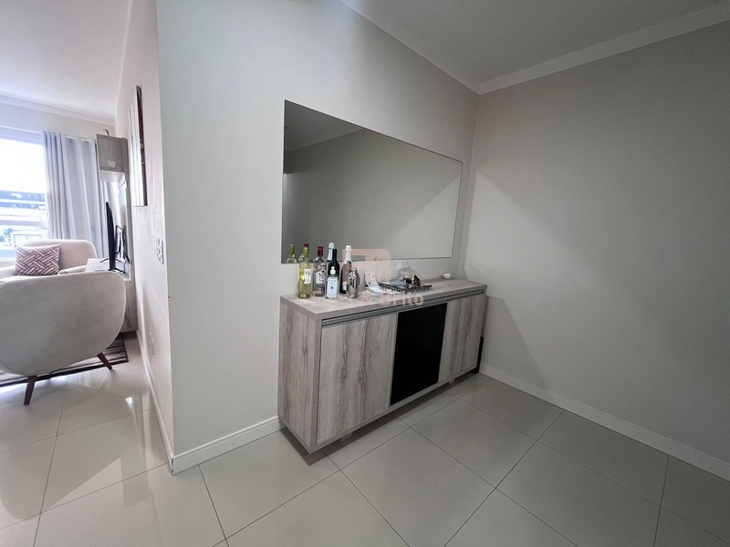 Junto á linda praça arborizada, á poucos metros do mar!: 12ª foto da galeria de imagens do imóvel