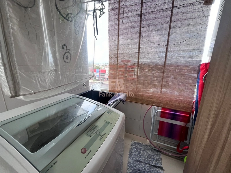 Junto á linda praça arborizada, á poucos metros do mar!: 13ª foto da galeria de imagens do imóvel