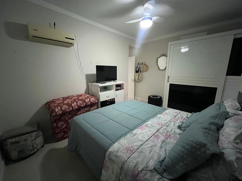 Junto á linda praça arborizada, á poucos metros do mar!: 17ª foto da galeria de imagens do imóvel