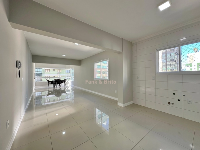 Apartamento à Venda no Bairro Navegantes, 3 Dormitórios , uma quadra do mar!: 9ª foto da galeria de imagens do imóvel