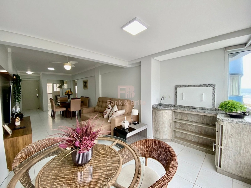 FRENTE AVENIDA COM VISTA MAR: 4ª foto da galeria de imagens do imóvel