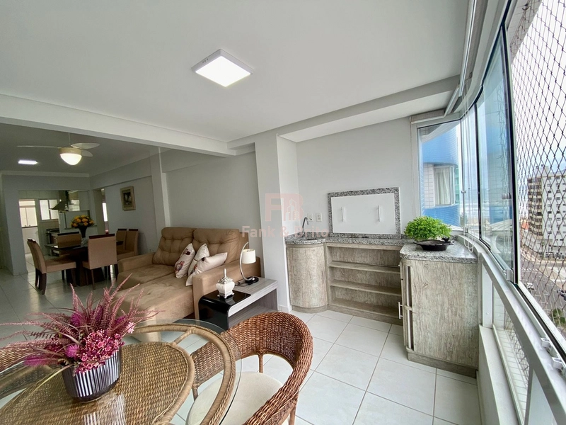 FRENTE AVENIDA COM VISTA MAR: 3ª foto da galeria de imagens do imóvel